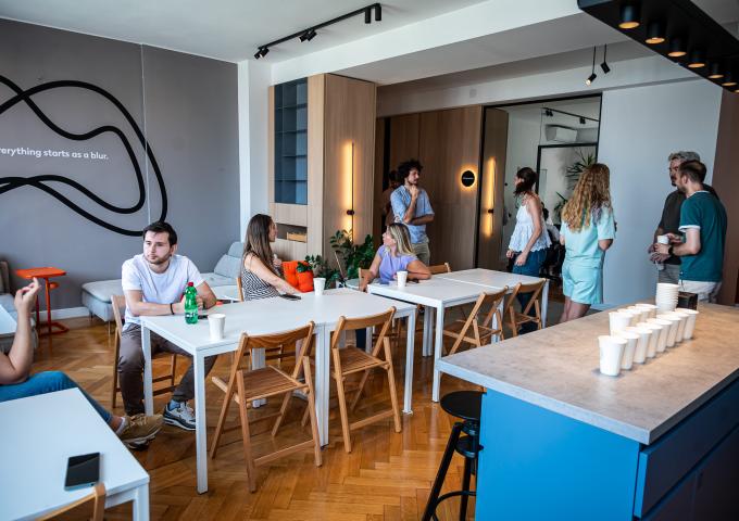 Nova Iskra Trg galerija 2.jpg