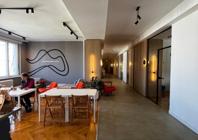 Nova Iskra Trg galerija 3.jpg